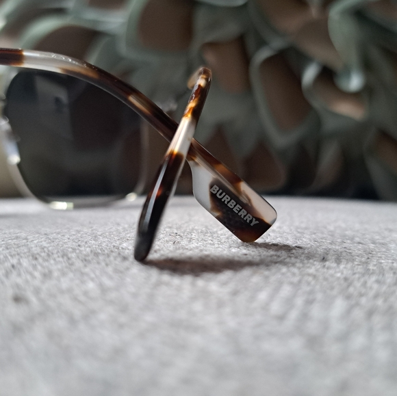 Burberry Jude Sunglasses - Picture 4 of 8